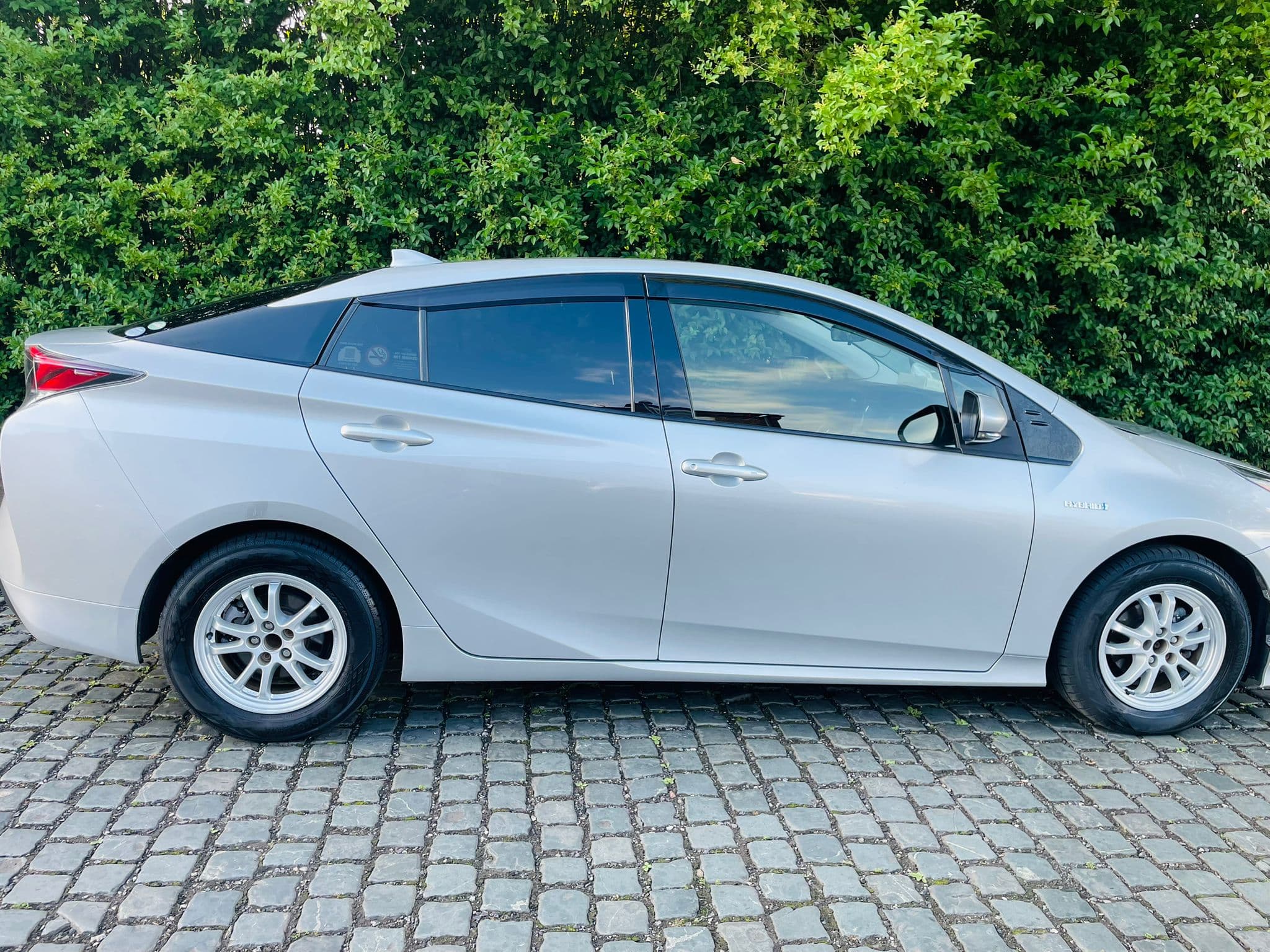 Toyota Prius Icon Tech photo