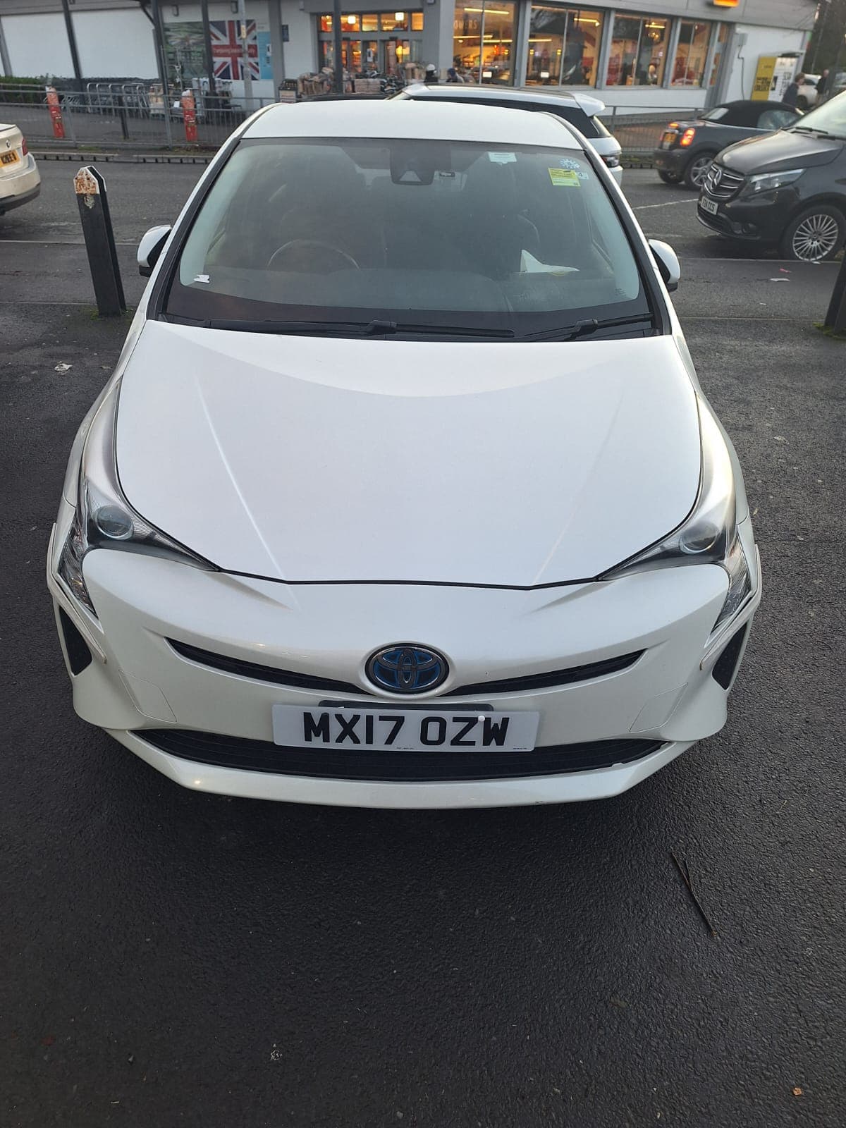 Toyota Prius Hybrid Auto photo